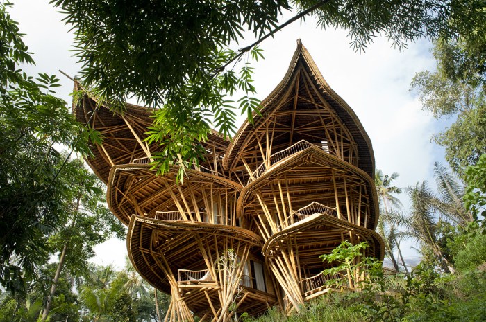 Desain rumah panggung bambu